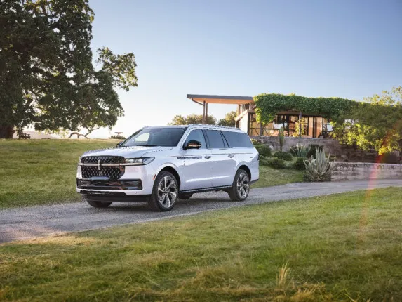 2025 Lincoln Navigator Review | Luxury SUV Reimagined