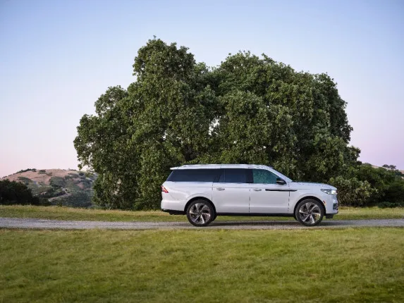 2025 Lincoln Navigator Review | Luxury SUV Reimagined