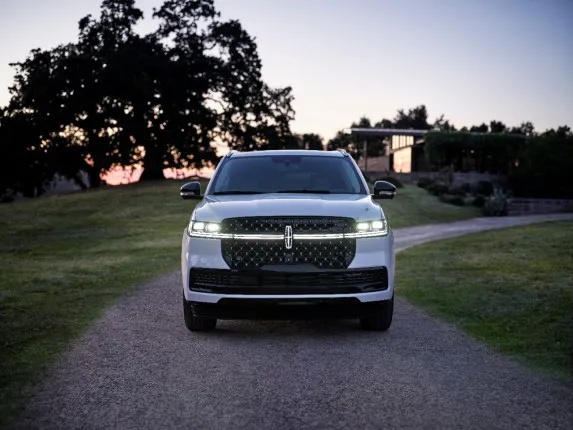 2025 Lincoln Navigator Review | Luxury SUV Reimagined