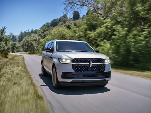2025 Lincoln Navigator Review | Luxury SUV Reimagined