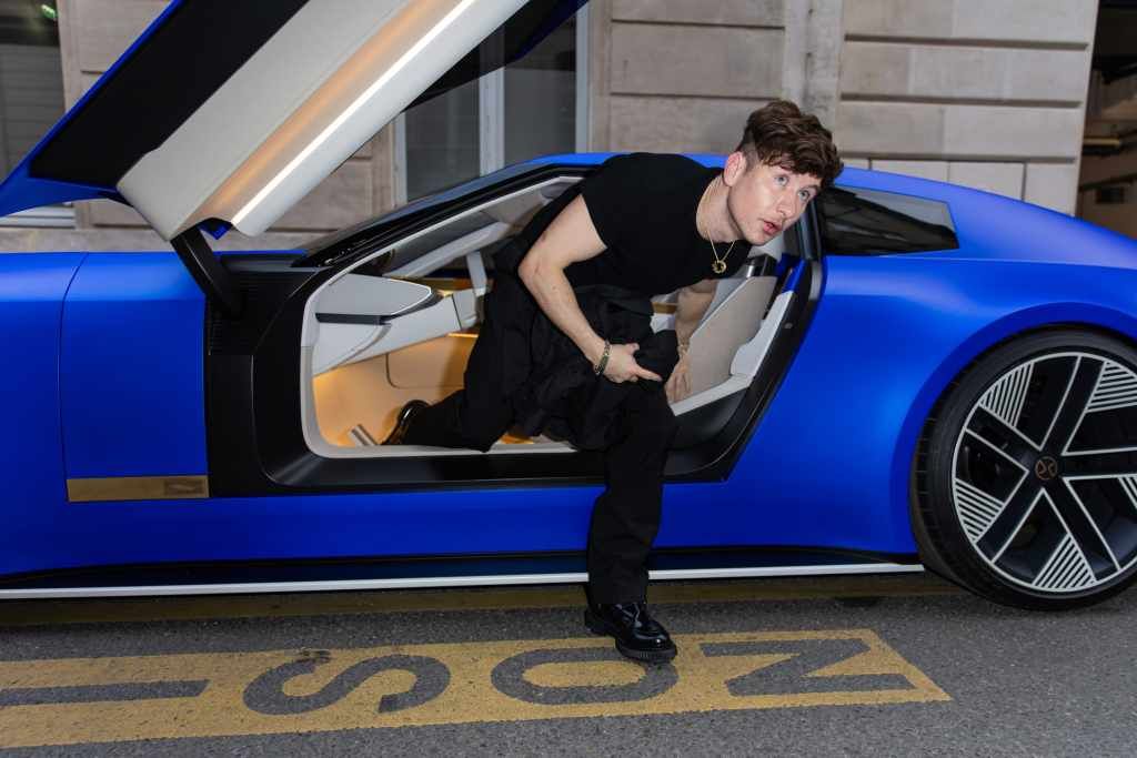 Jaguar Type 00 Shines at Paris Fashion Week – A Vision of Luxury & Innovation