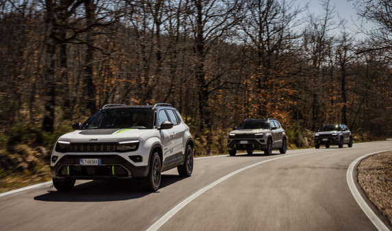 Jeep Avenger 4xe Debuts – Hybrid Off-Road Power