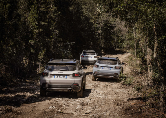 Jeep Avenger 4xe Debuts – Hybrid Off-Road Power