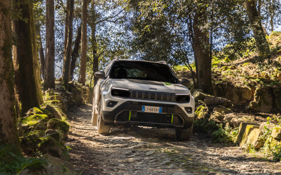 Jeep Avenger 4xe Debuts – Hybrid Off-Road Power