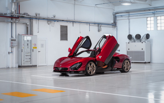 Alfa Romeo 33 Stradale: First Unit Delivered