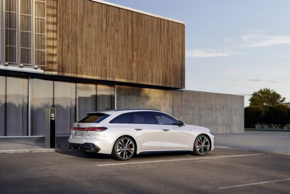 New Audi A5 e-Hybrid Arrives in Dubai – Luxury, Efficiency & Performance