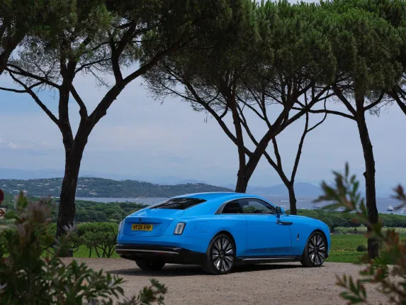 Rolls-Royce Brings Riviera Luxury to Saint-Tropez 2025
