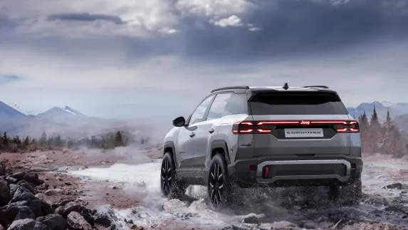 Jeep Compass 4xe 2025: New Rugged Interior & Off-Road Features