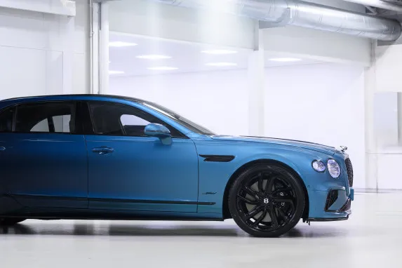 First ‘Ombré’ Sedan Revealed by Bentley – Flying Spur by Mulliner