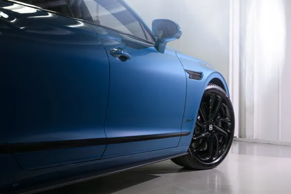 First ‘Ombré’ Sedan Revealed by Bentley – Flying Spur by Mulliner