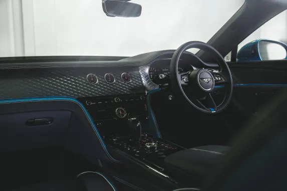 First ‘Ombré’ Sedan Revealed by Bentley – Flying Spur by Mulliner