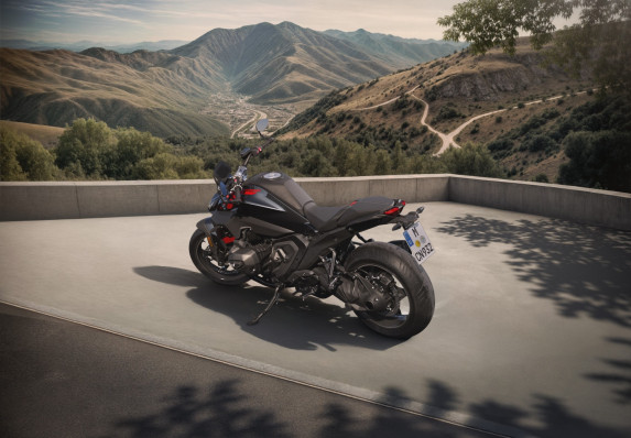 BMW R 1300 R in Dubai | Dynamic Used BMW Motorcycles