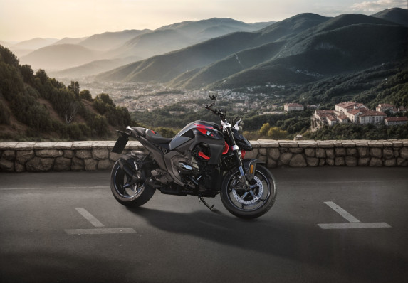 BMW R 1300 R in Dubai | Dynamic Used BMW Motorcycles
