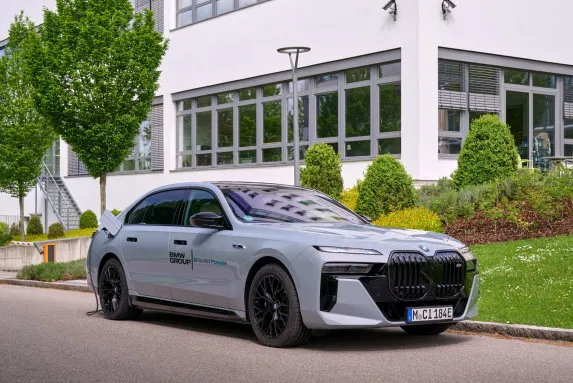BMW i7 Tests Solid-State Batteries | Future of EVs in Dubai