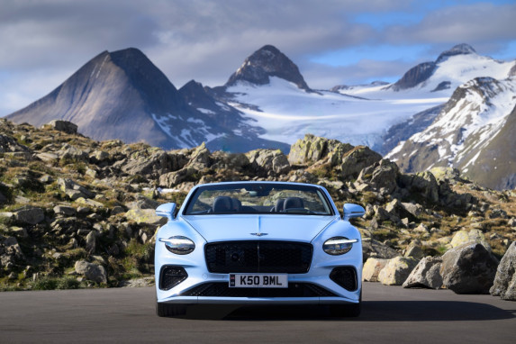 Bentley Unveils Speed Six Continuation & Continental GTC at Retromobile