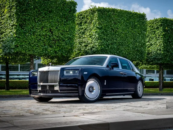 Rolls-Royce Honors China with Dunhuang-Inspired Collection