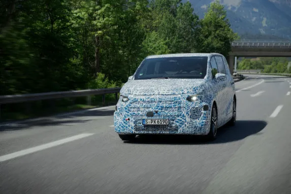 Mercedes-Benz VLE Passes Long-Distance Test to Rome with Impressive Efficiency