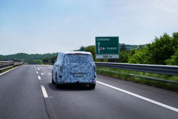 Mercedes-Benz VLE Passes Long-Distance Test to Rome with Impressive Efficiency