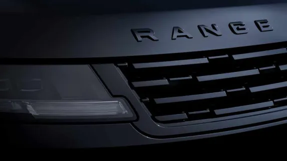 Range Rover Sport SV Black: Monochrome Luxury and Performance