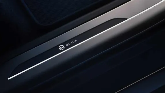 Range Rover Sport SV Black: Monochrome Luxury and Performance