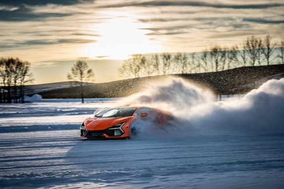 Experience Lamborghini Esperienza Neve: Thrills on Ice 