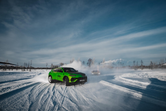 Experience Lamborghini Esperienza Neve: Thrills on Ice 