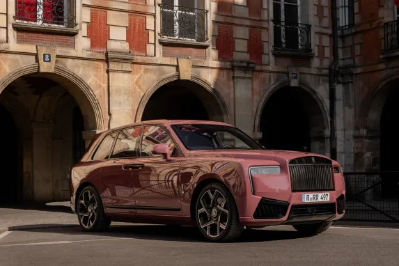 Rolls-Royce Street Style: Cullinan and Spectre at Paris Fashion Week