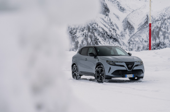 Alfa Romeo Junior Ibrida Q4: The Most Advanced AWD Hybrid