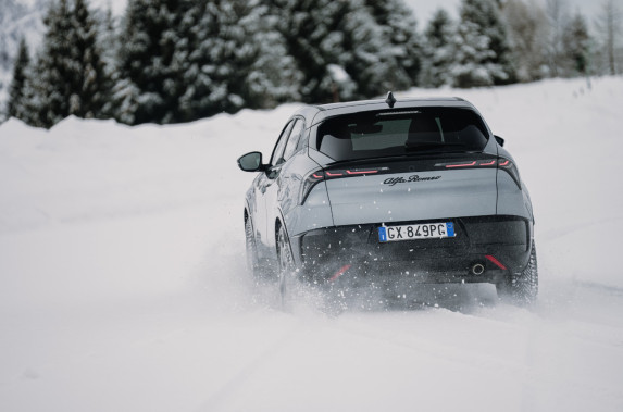 Alfa Romeo Junior Ibrida Q4: The Most Advanced AWD Hybrid