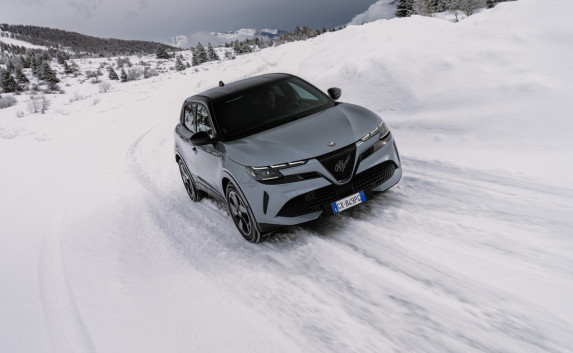 Alfa Romeo Junior Ibrida Q4: The Most Advanced AWD Hybrid