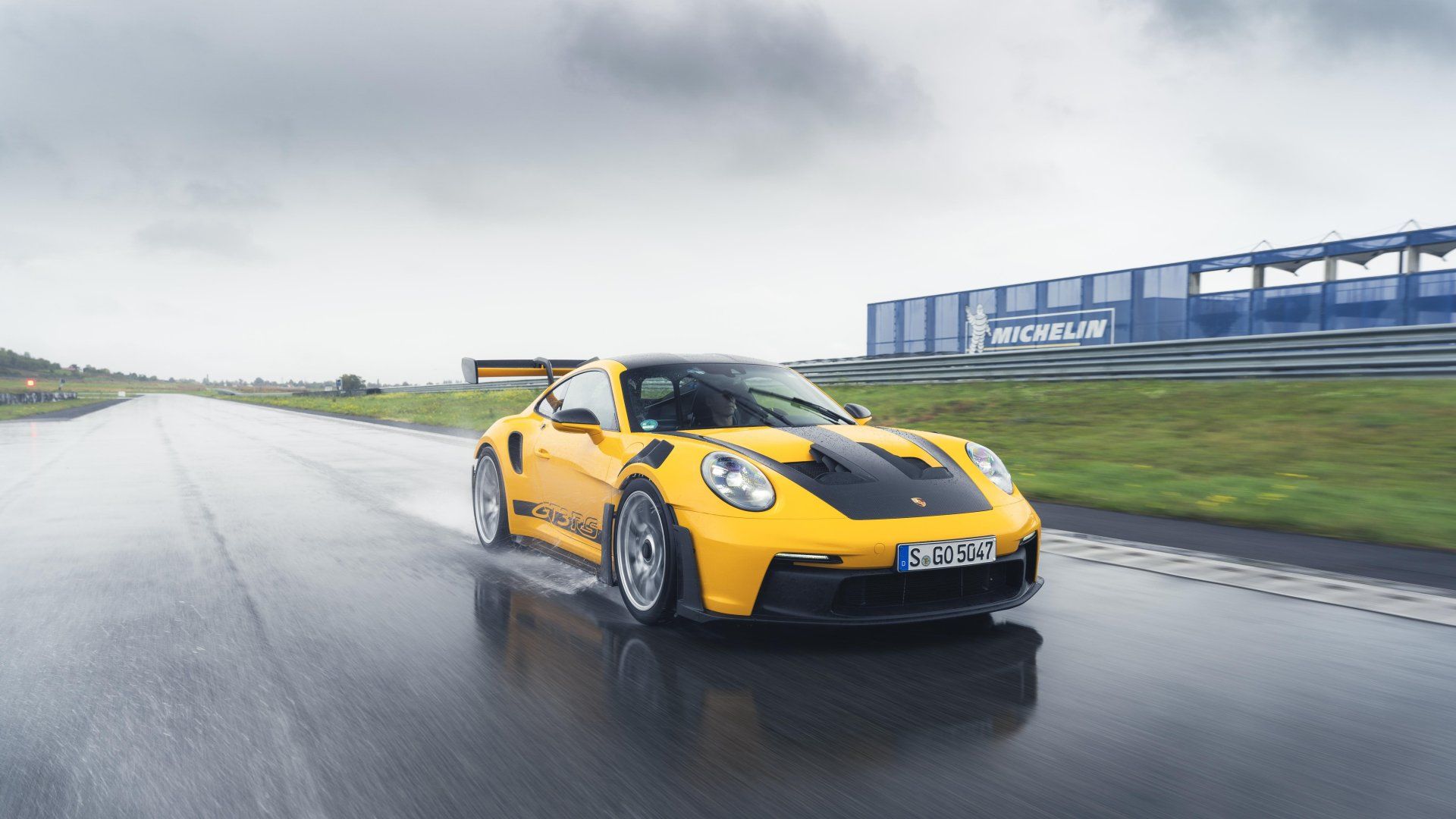 Porsche & Michelin Unveil Pilot Sport S 5 Tyre for Wet Track Conditions
