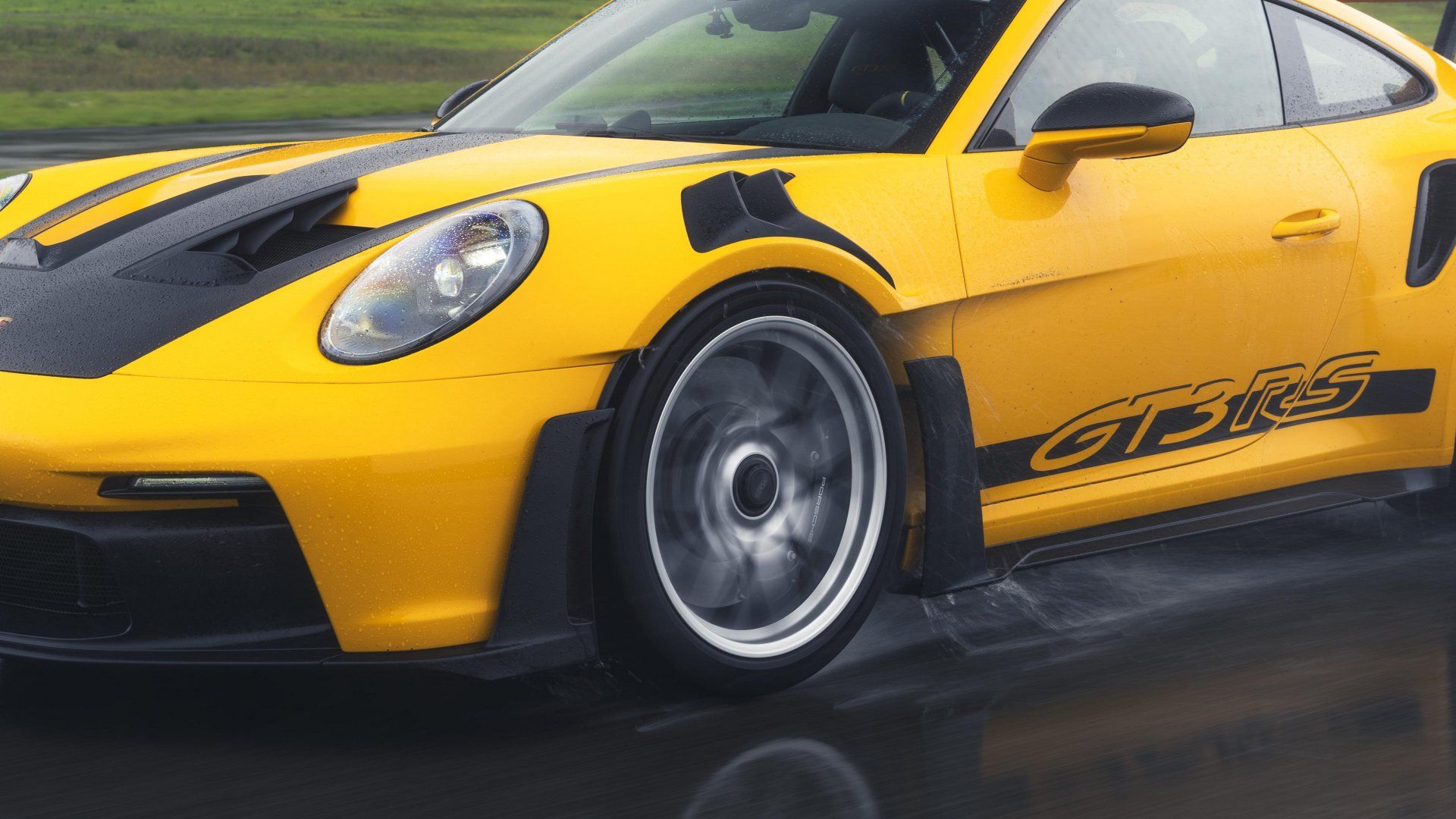 Porsche & Michelin Unveil Pilot Sport S 5 Tyre for Wet Track Conditions