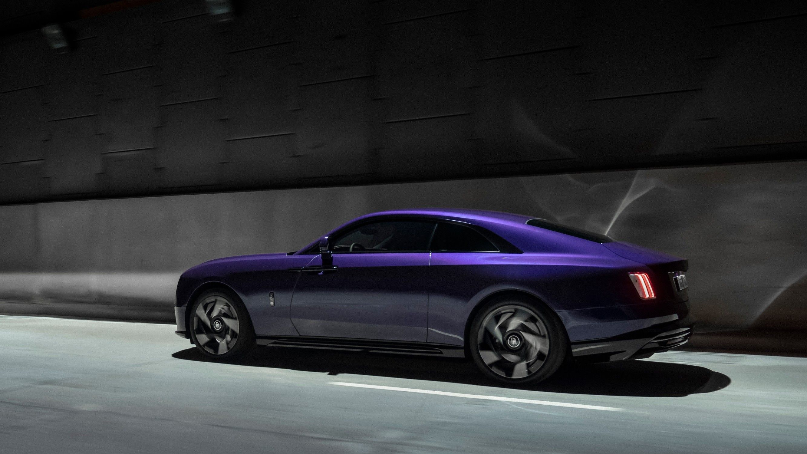 Rolls-Royce Black Badge Spectre: Ultimate Power and Luxury