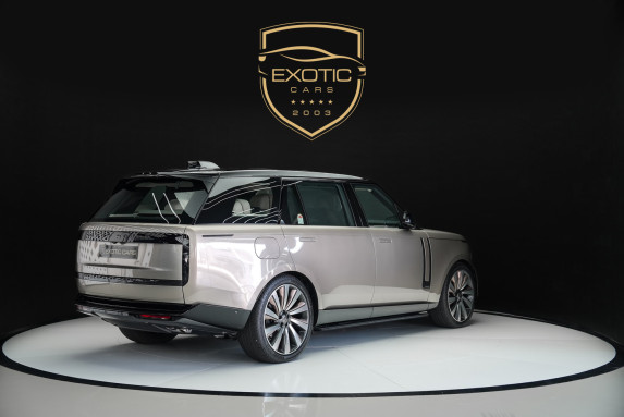 2025 Range Rover Vogue Autobiography P530 LWB V8 Arrives at Exotic Cars Dubai