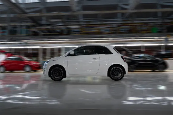 2025 Fiat 500 Hybrid Begins Pre-Production at Mirafiori