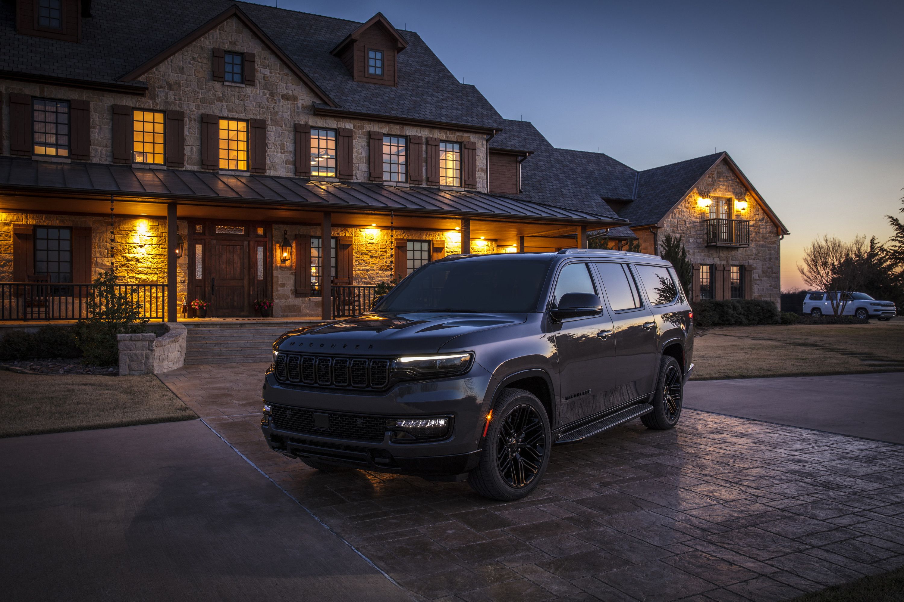 Chrysler Pacifica & Jeep Wagoneer L Win 2025 Best Cars for Families Award