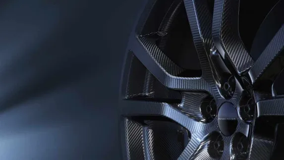 Range Rover Sport SV Carbon: Dynamic Luxury Performance