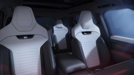 Range Rover Sport SV Carbon: Dynamic Luxury Performance