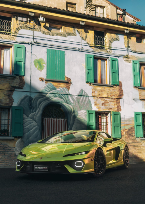 Lamborghini's Award-Winning Hybrid Range: Revuelto, Urus SE & Temerario