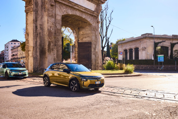 New Lancia Ypsilon Completes Iconic Roadshow Across Italy