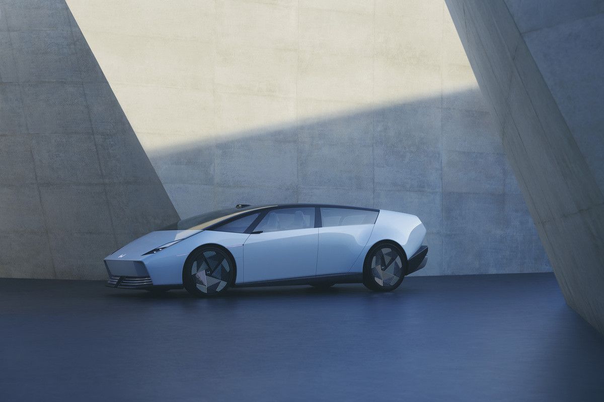 Honda 0 Saloon and SUV Prototypes Debut at CES 2025 with ASIMO OS