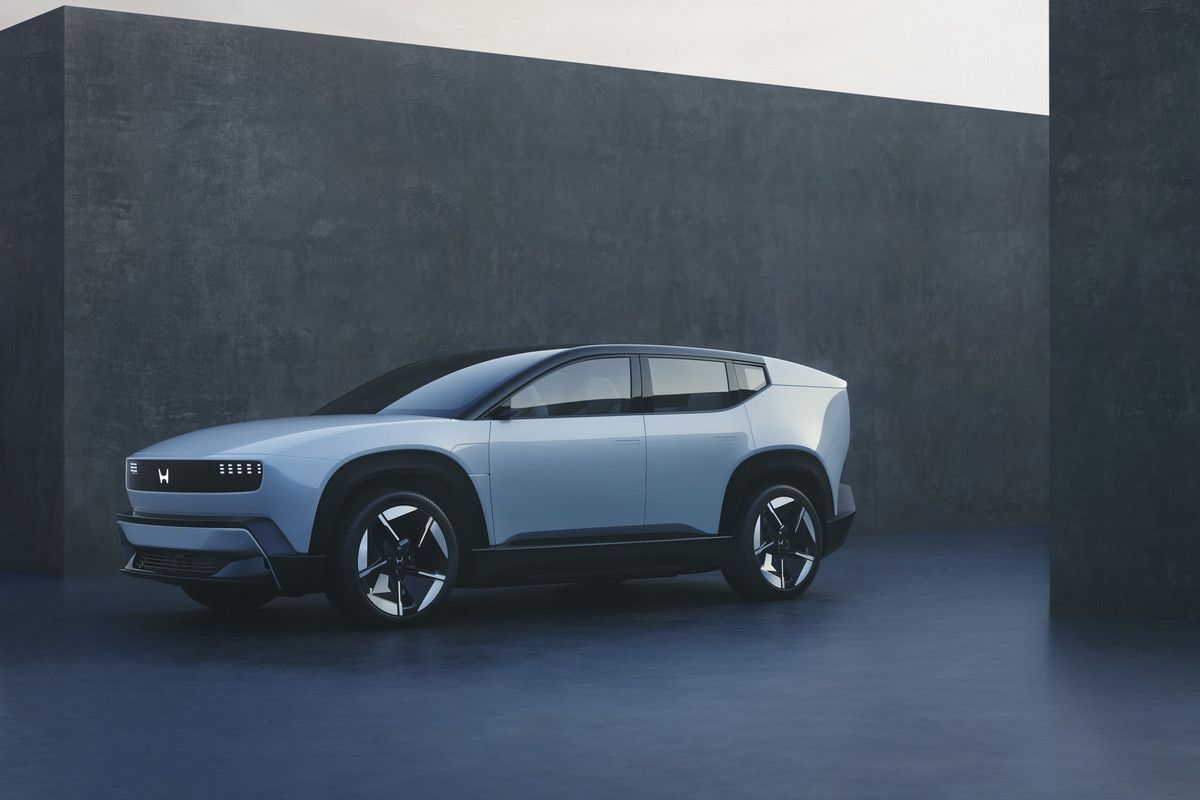 Honda 0 Saloon and SUV Prototypes Debut at CES 2025 with ASIMO OS