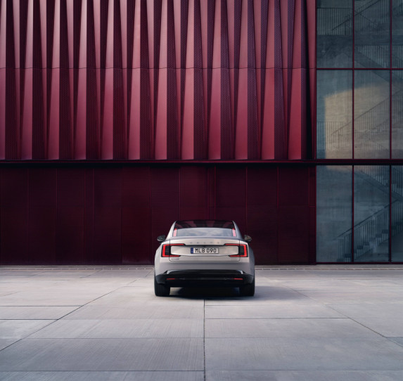 Volvo ES90 in Dubai – Fully Electric Luxury Sedan