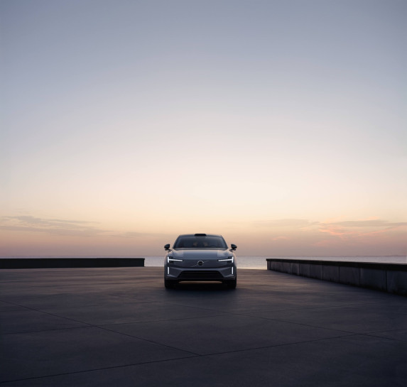 Volvo ES90 in Dubai – Fully Electric Luxury Sedan