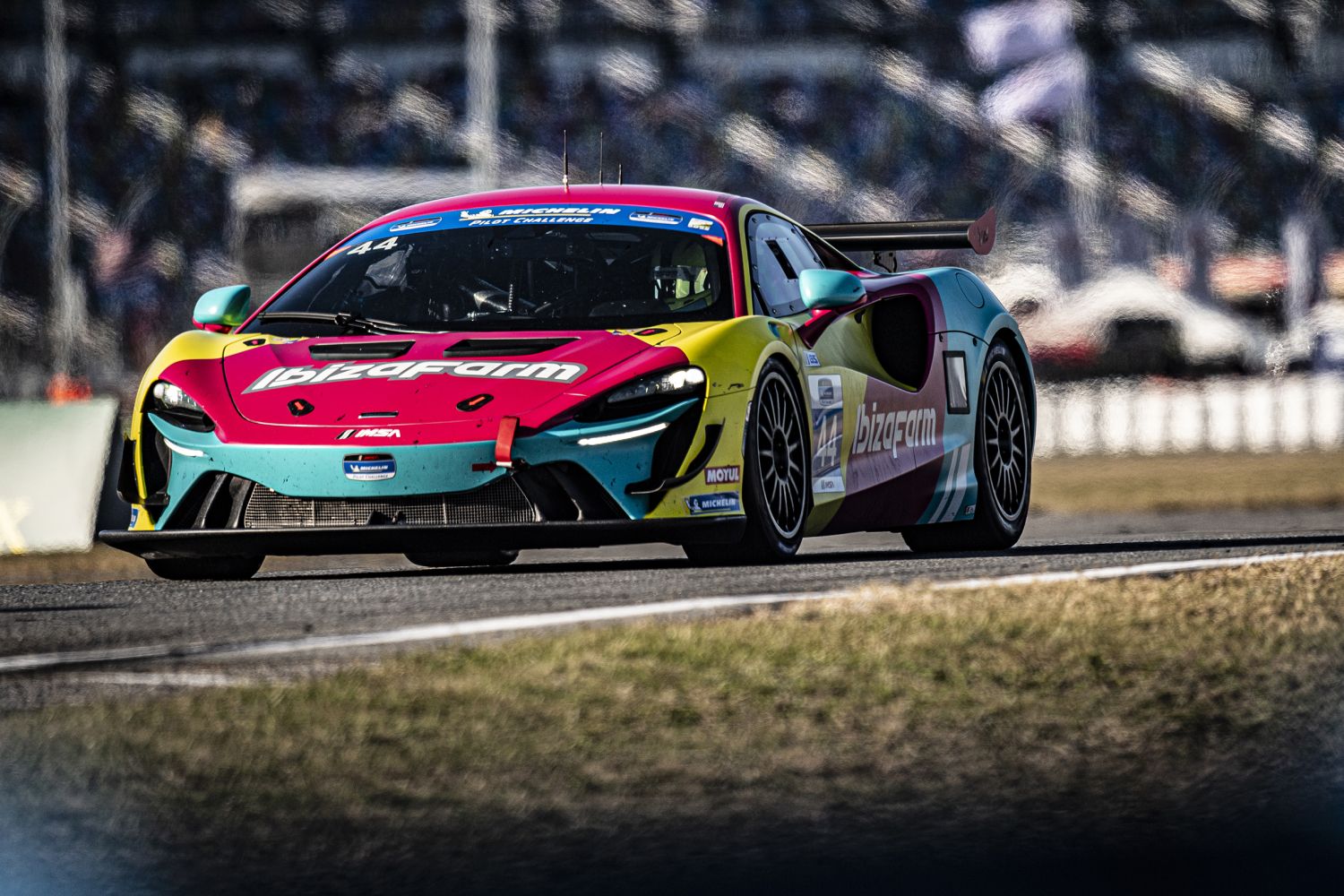 McLaren Artura GT4 Wins at Daytona with Accelerating Performance Team