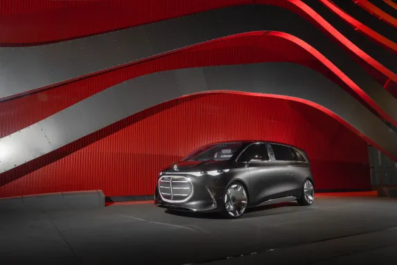 Mercedes-Benz Vision V debuts in California with luxury