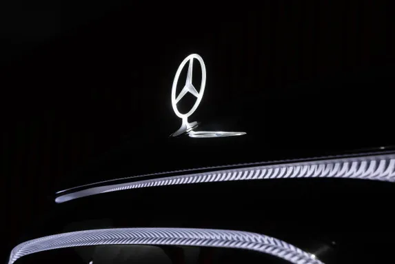 Mercedes-Benz Vision V debuts in California with luxury