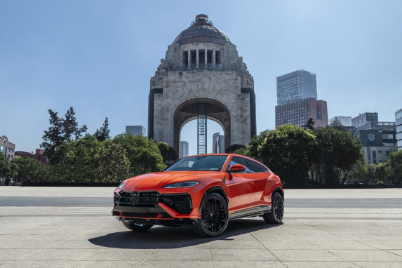 Lamborghini Urus SE Debuts in Mexico | The Most Powerful Super SUV
