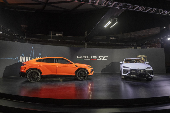 Lamborghini Urus SE Debuts in Mexico | The Most Powerful Super SUV