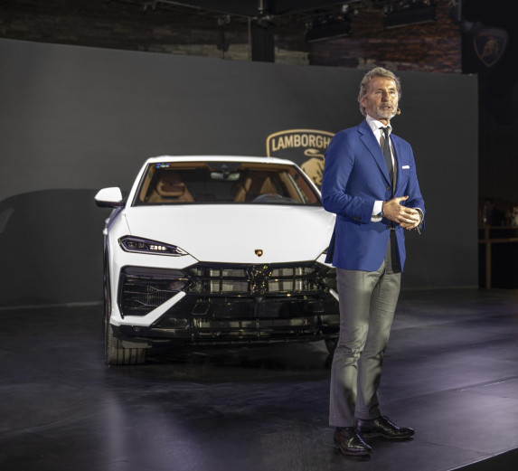 Lamborghini Urus SE Debuts in Mexico | The Most Powerful Super SUV